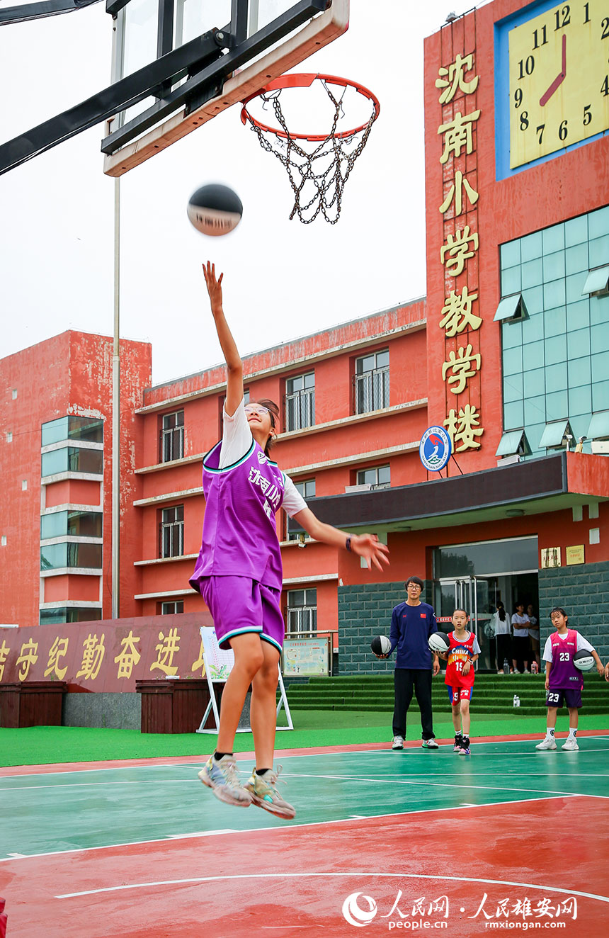 "打出名堂"——这群雄安娃娃有个"篮球梦"