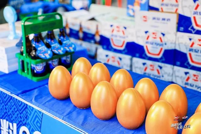 盛夏的狂欢直接延续到初秋家门口的啤酒音乐