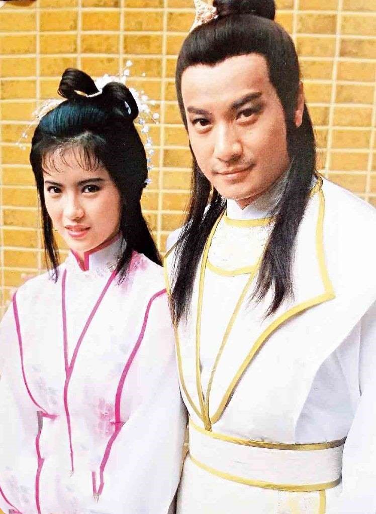 恭喜!74岁石修官宣即将当爷爷,晒全家合照,42岁儿子高大且帅气