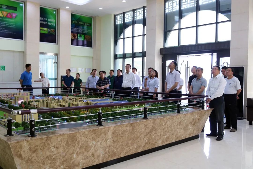 江苏省供销合作总社党组成员,理事会副主任,苏合集团党委书记,董事长