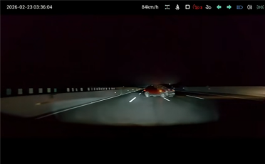 深夜高速上横着一辆车 天神之眼紧急避险！比亚迪又救了车主一命