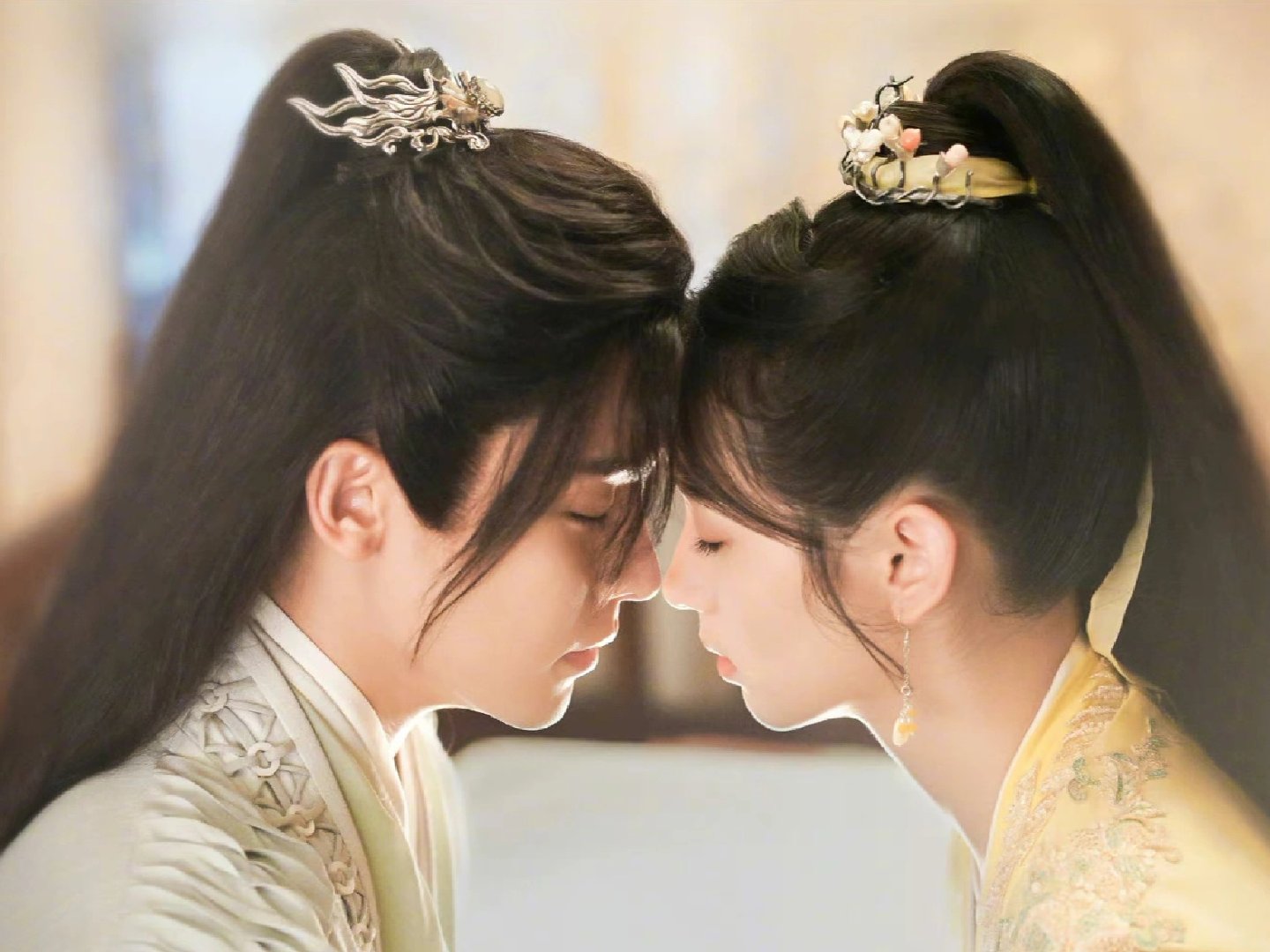 侯明昊和周也主演的《护心》高清壁纸