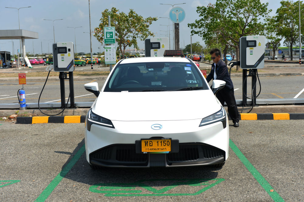 中国电动出租车助力泰国打造绿色机场