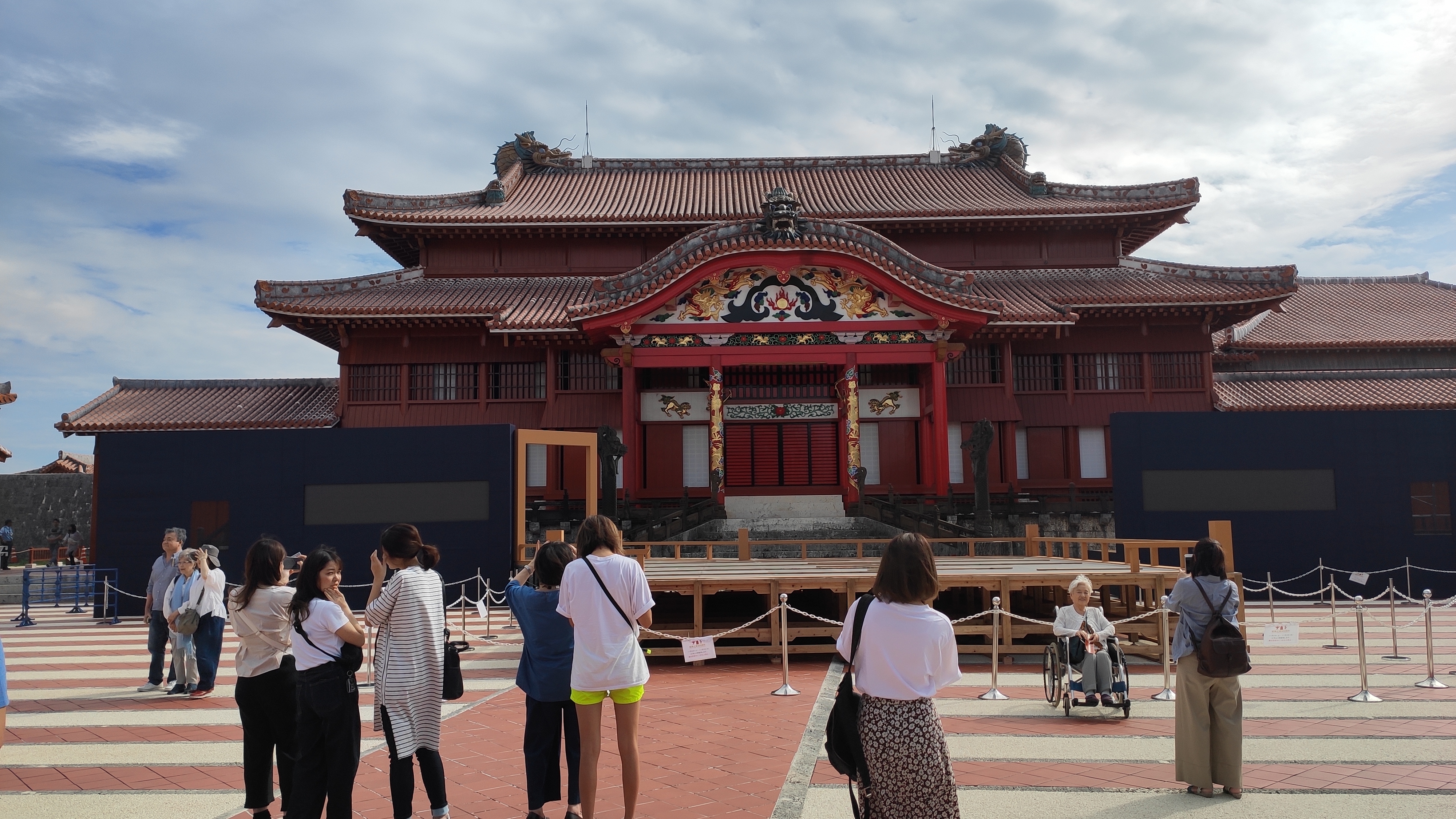 日本冲绳岛自驾游(一),那霸市内闲逛,侥幸看到了焚毁前的首里城