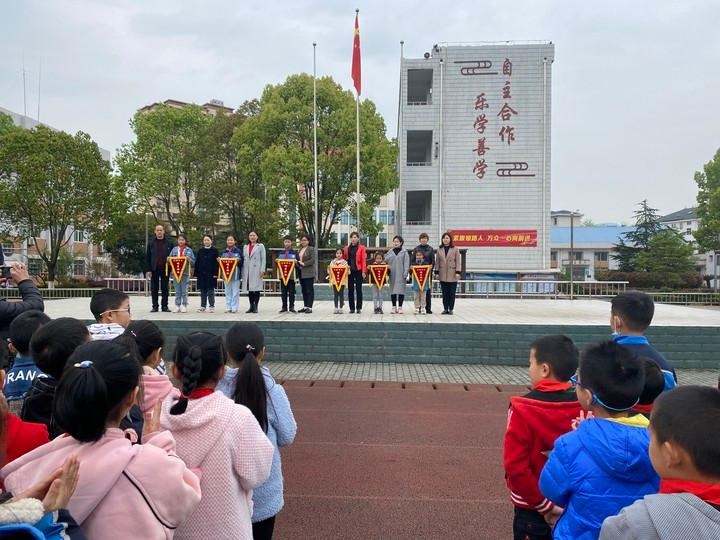 黄花小学开展"习规育礼"月评比表彰活动