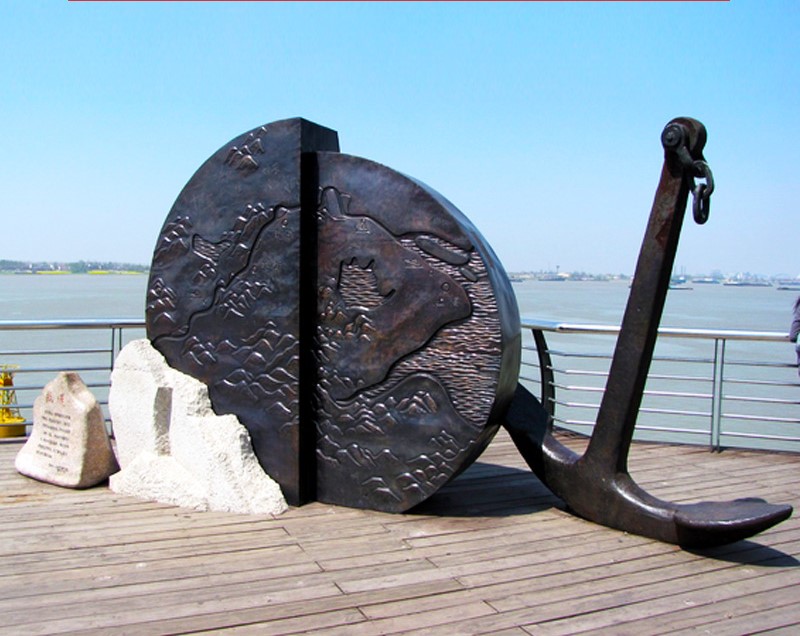 华丽的铜船锚雕塑-一艘特殊的漂流之舟