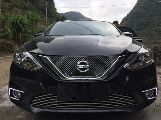 轩逸黑色和白色哪个保值