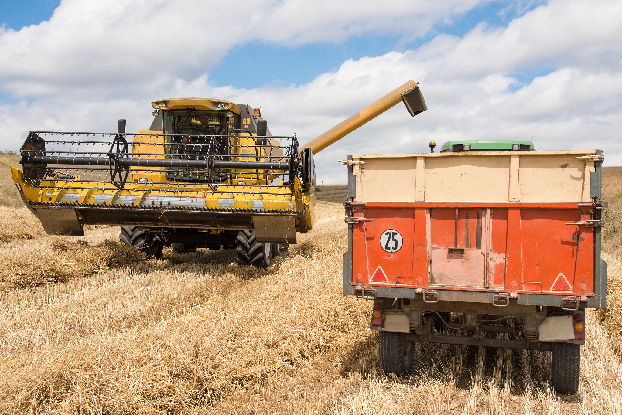 美国福特谷物联合收割机进口报关中检代理手续跟操作流程