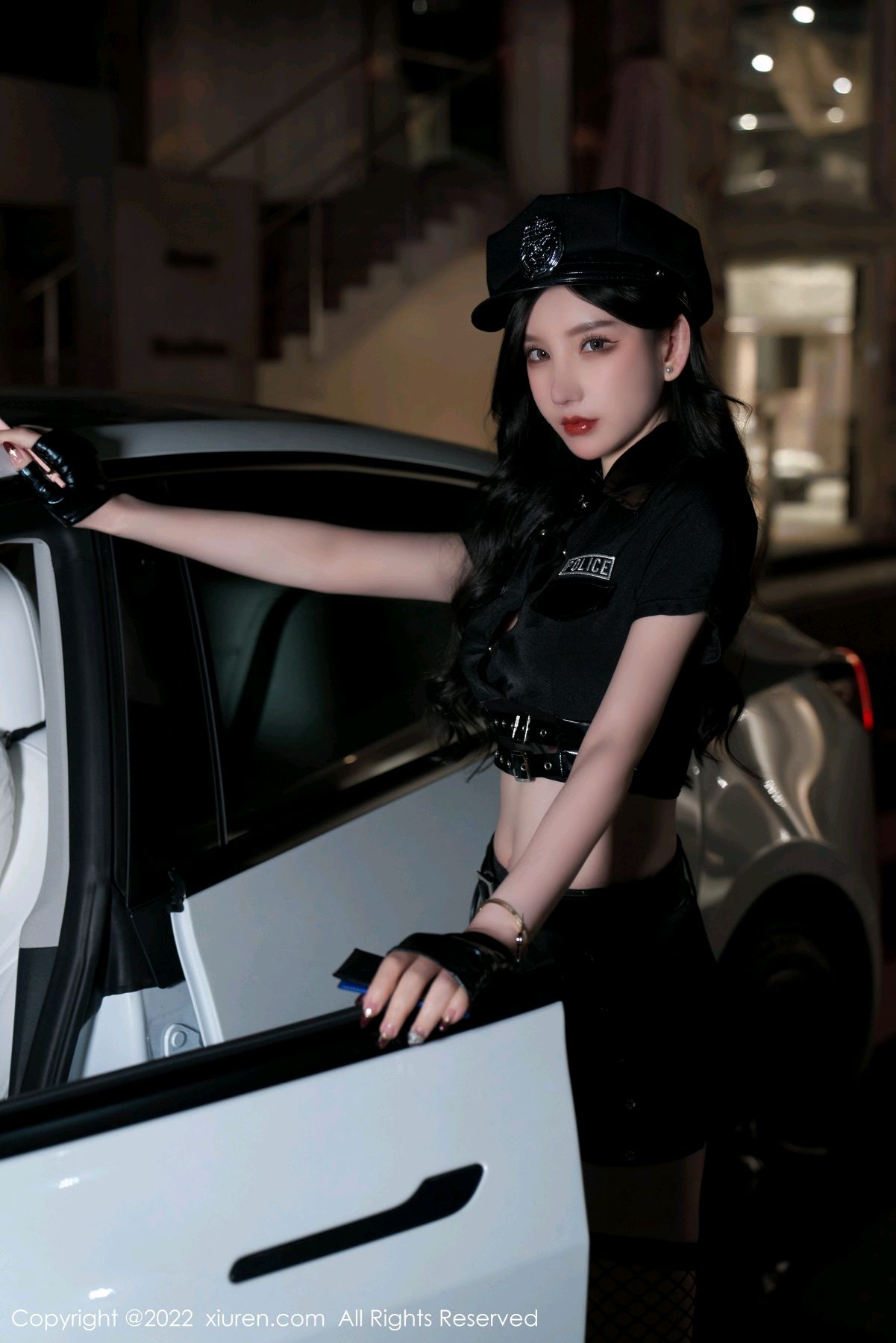 冷艳女神周于希女警cos,仿佛在警告你:站住,乖乖束手就擒吧!