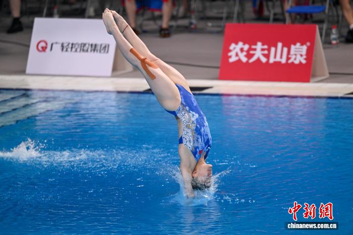 2026全国跳水冠军赛：陈艺文夺得女子3米跳板冠军 - 图5