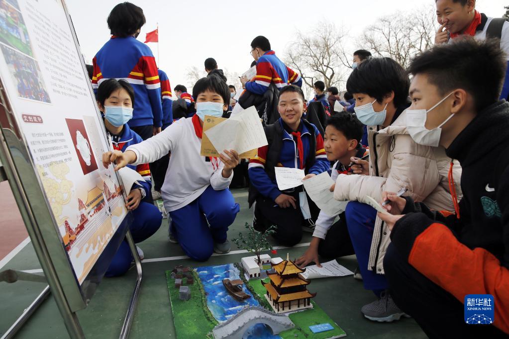 北京中学生举办北京中轴线主题设计展