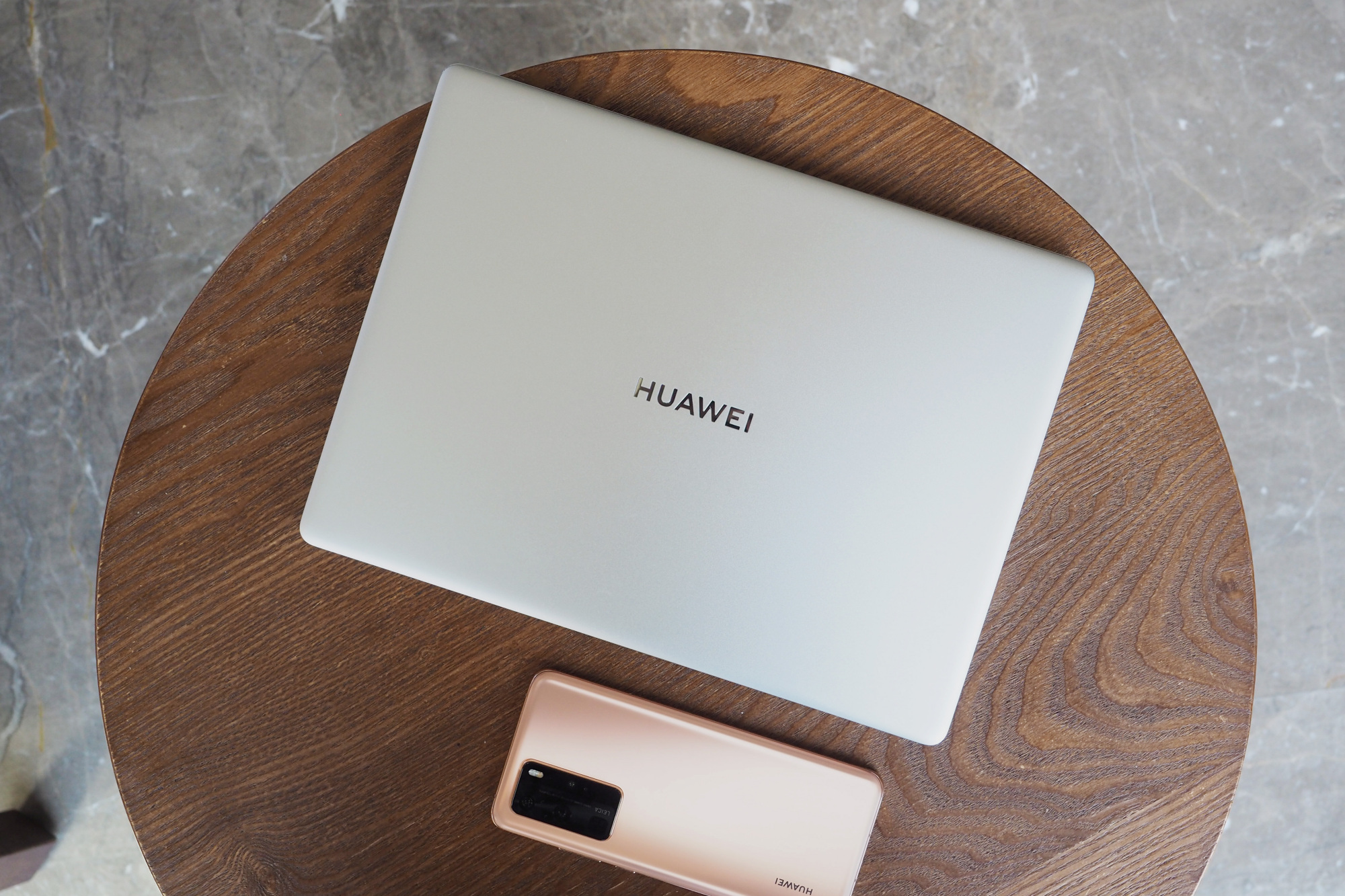 华为matebook 13 2020锐龙版上手测评:轻薄本也有高性能?香!