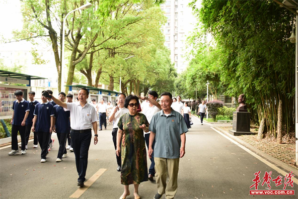 百年公学育人共兑 四海鹿鸣润物同泽 长沙市第六中学加挂校名"长沙市