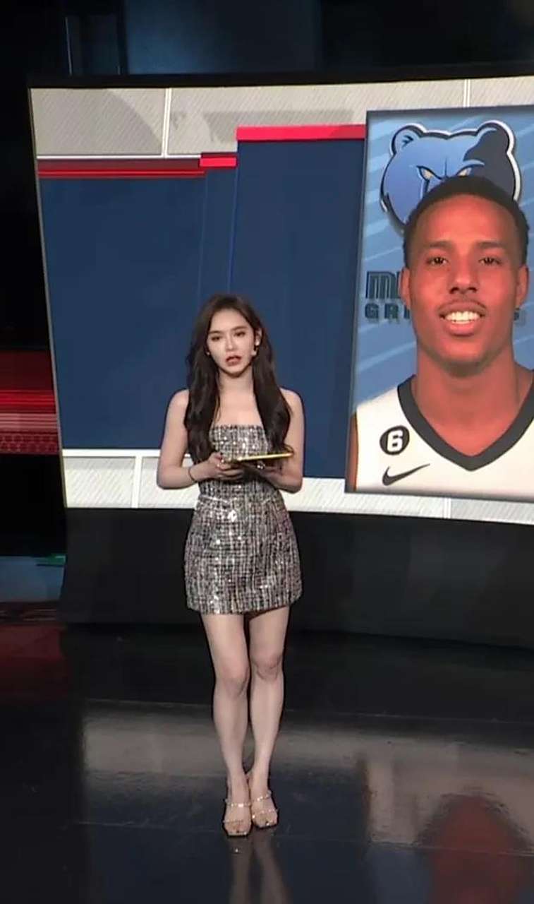 詹姆斯超神发挥湖人3比1灰熊,美娜今天腿变好看了!