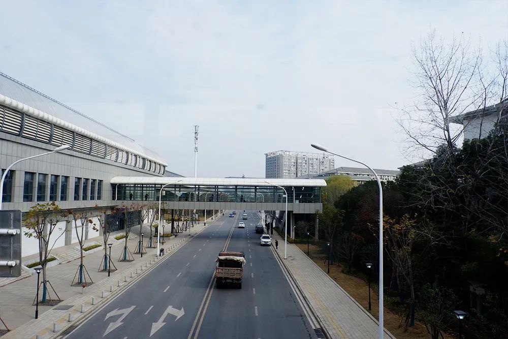 地铁5号线:在黄家湖穿越"时光隧道"