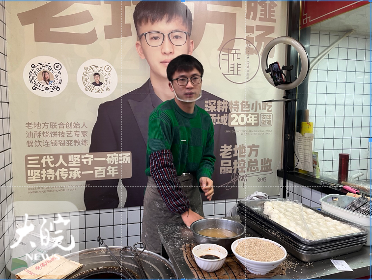 10秒钟做好一个烧饼!阜阳"烧饼哥"开直播免费传授技术