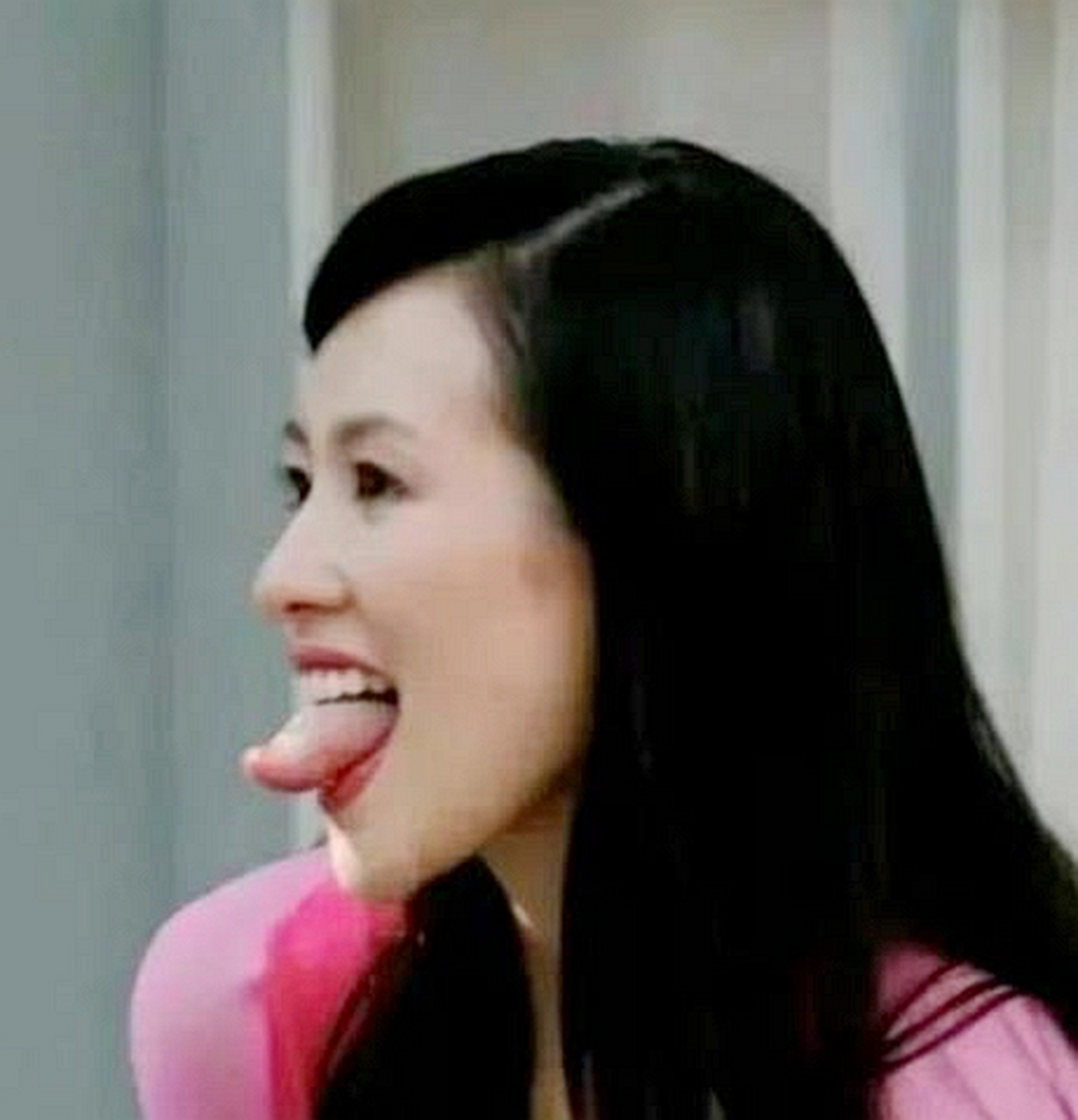 章子怡的吐舌头动作,普通人做不到