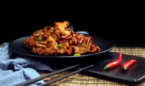 冲上热榜一的沈阳鸡架到底有多好吃,试过这道辣炒鸡架就知道了