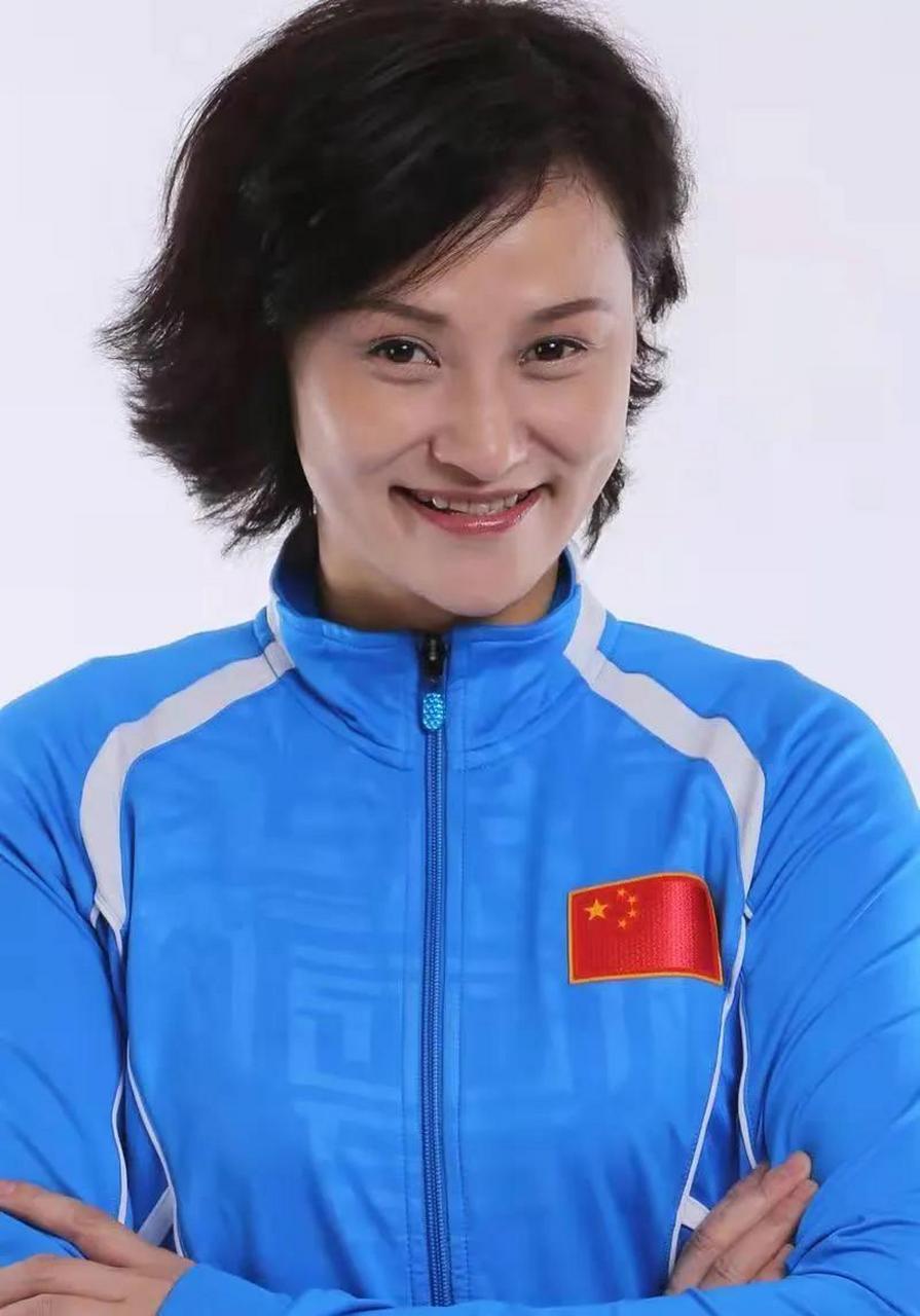 老公是美籍华人,生意做得很大,定居美国,婚姻家庭幸福