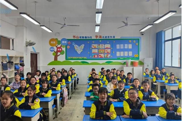 营山县白塔小学:雷锋月里学雷锋,阳春三月树新风