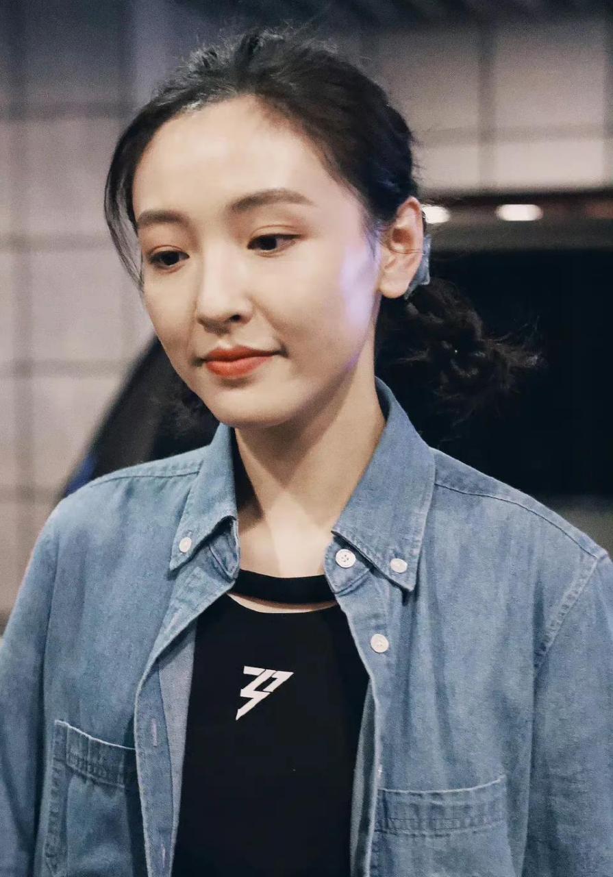 走清纯路线吴倩,生完娃结婚又离婚后,不再清纯 这颜值真是下滑的太大