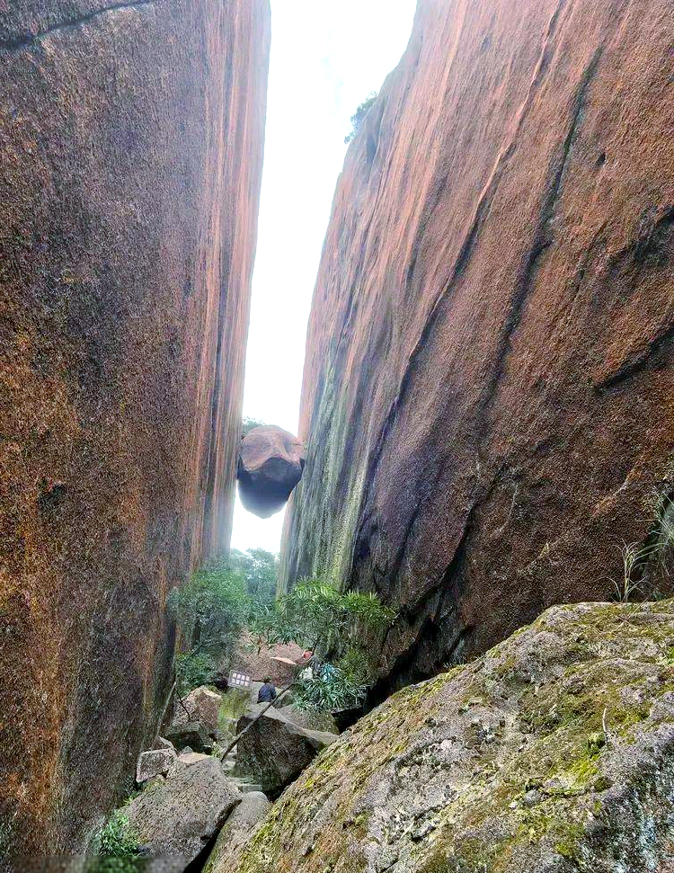 漳州乌山探秘:石峰间的历史与红色故事