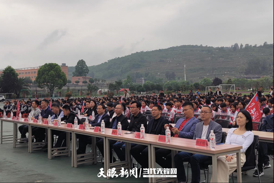 息烽县乌江复旦学校举行第四届体育文化艺术节活动
