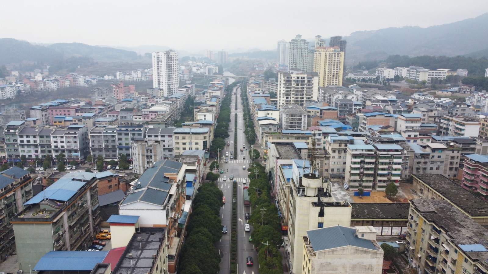 岑巩县:城乡环卫一体化 人居环境"靓"起来