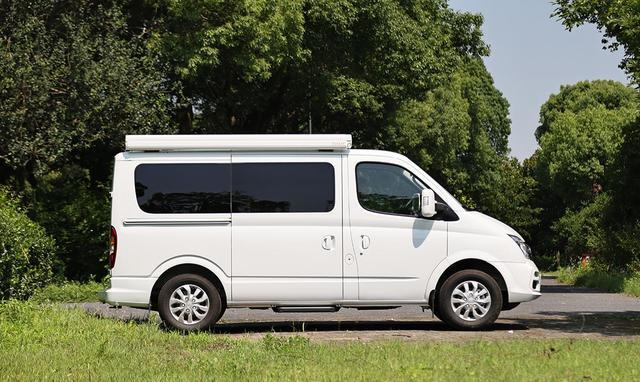 不到14万的小型房车,住2人能下地库,比自改房车还省?