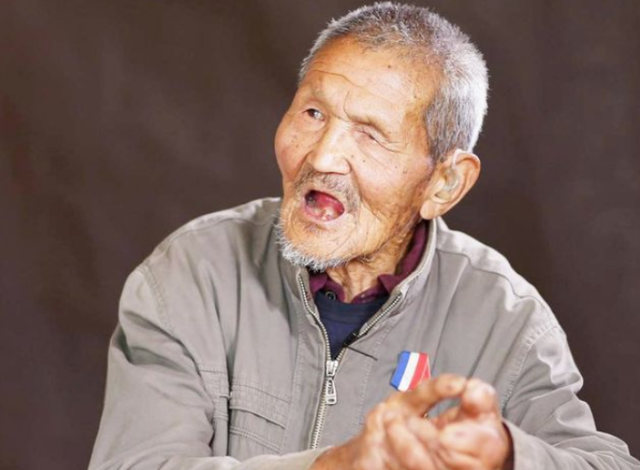 96年,一位7旬老人到某部驻地,大喊:报告首长,任务完成请指示