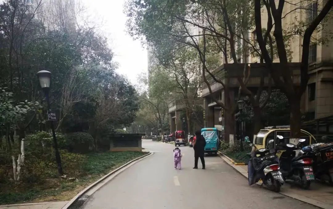 不好好干?芜湖绿地伊顿公馆业主决定提前炒掉物业