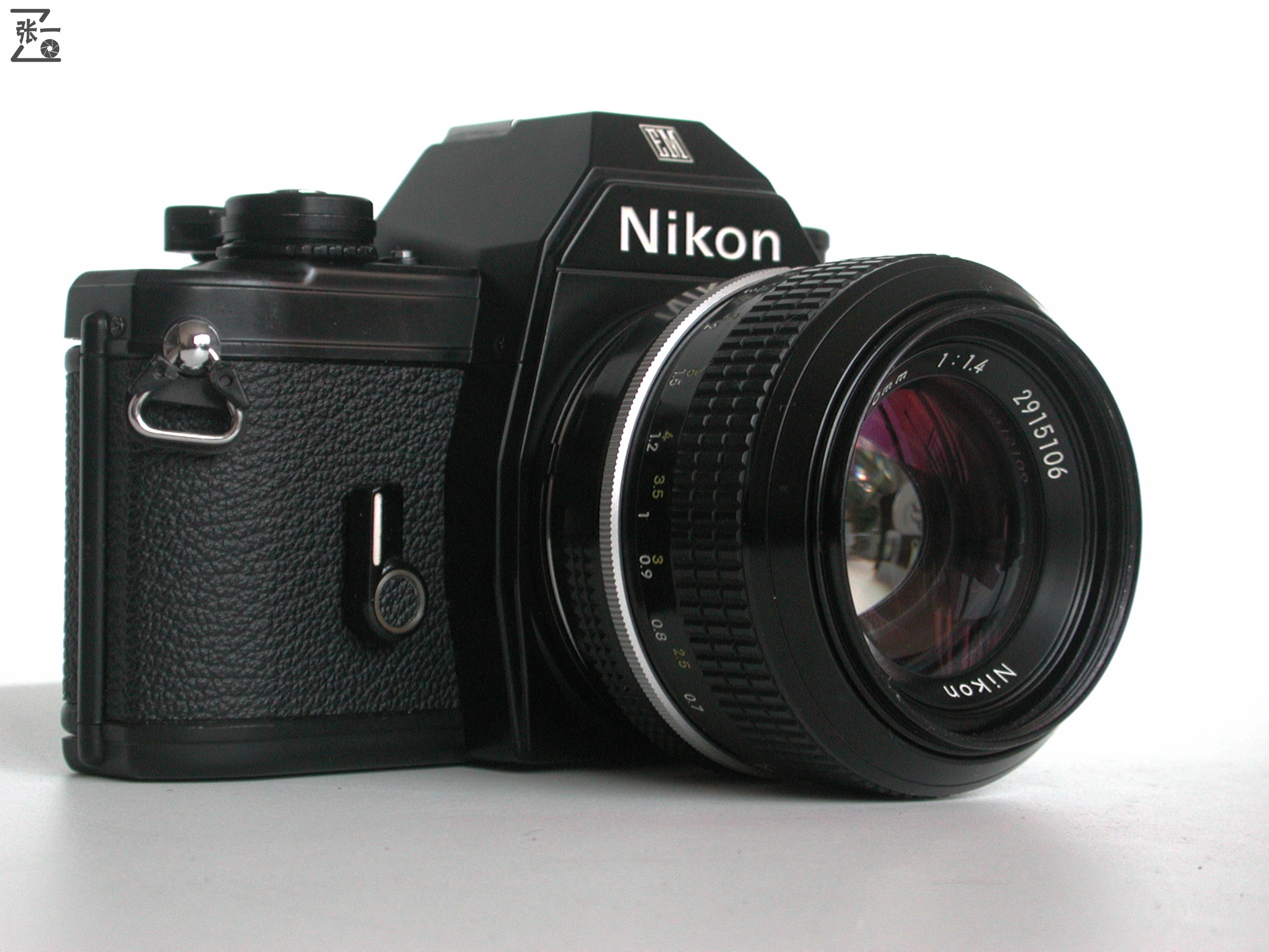 为了红"d"而购买的日本nikon em,唯一为女性设计单反照相机?