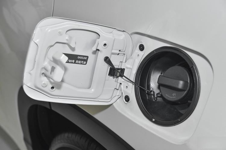 丰田汉兰达油箱盖怎么打开?