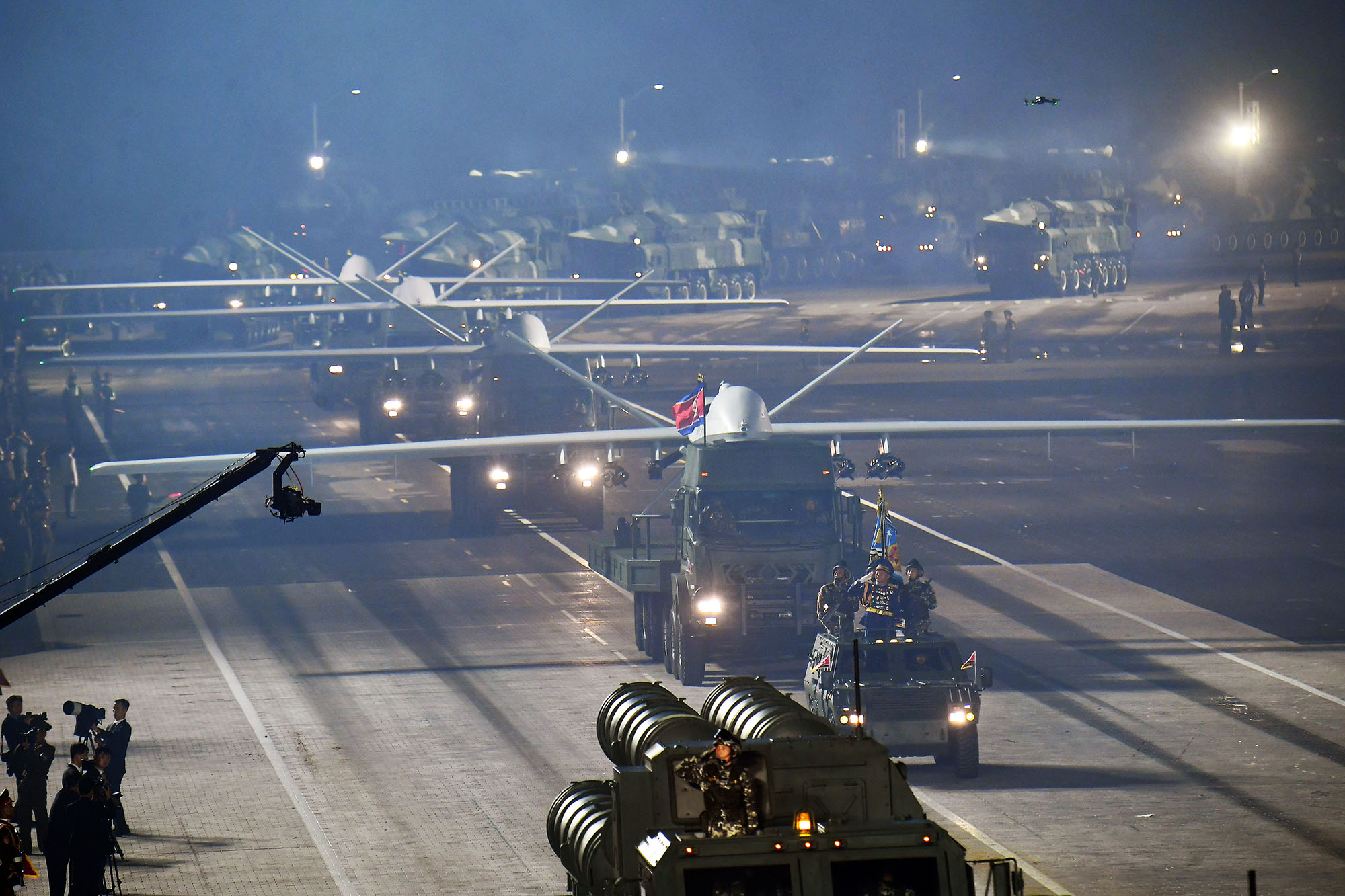 朝鲜通过阅兵式彰显军事力量