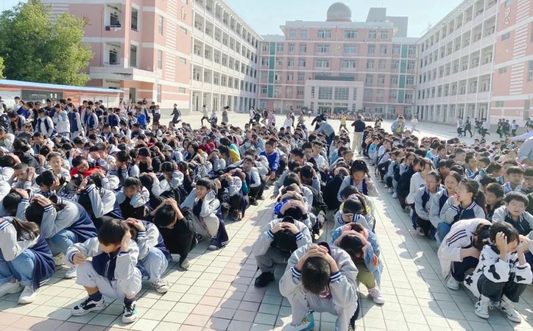 农机校霍邱中学举行应急疏散演练