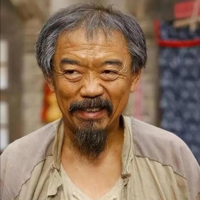 演员尚铁龙:40岁读中戏,娶圈外妻子,幸福美满