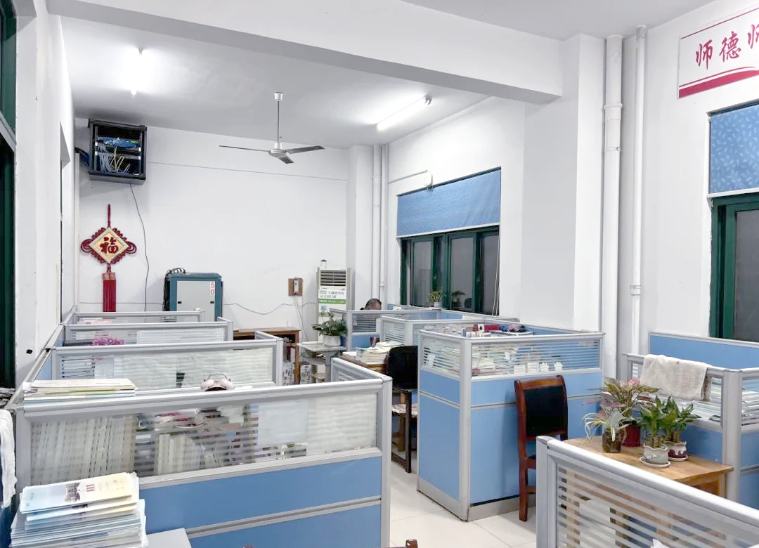 安徽师范大学附属庐江第三中学高三年级部开展"最美办公室"评比活动