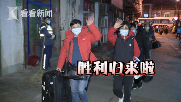昭通路小区调为低风险地区 他们带着宠物回家啦
