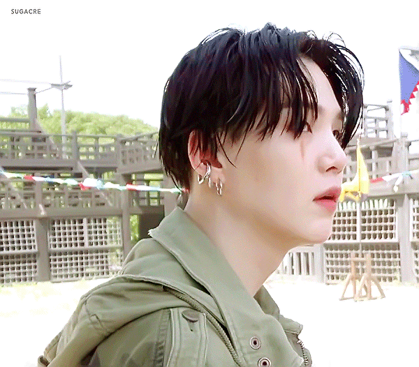 theqoo热帖:时隔2年染回黑发的防弹少年团闵玧其