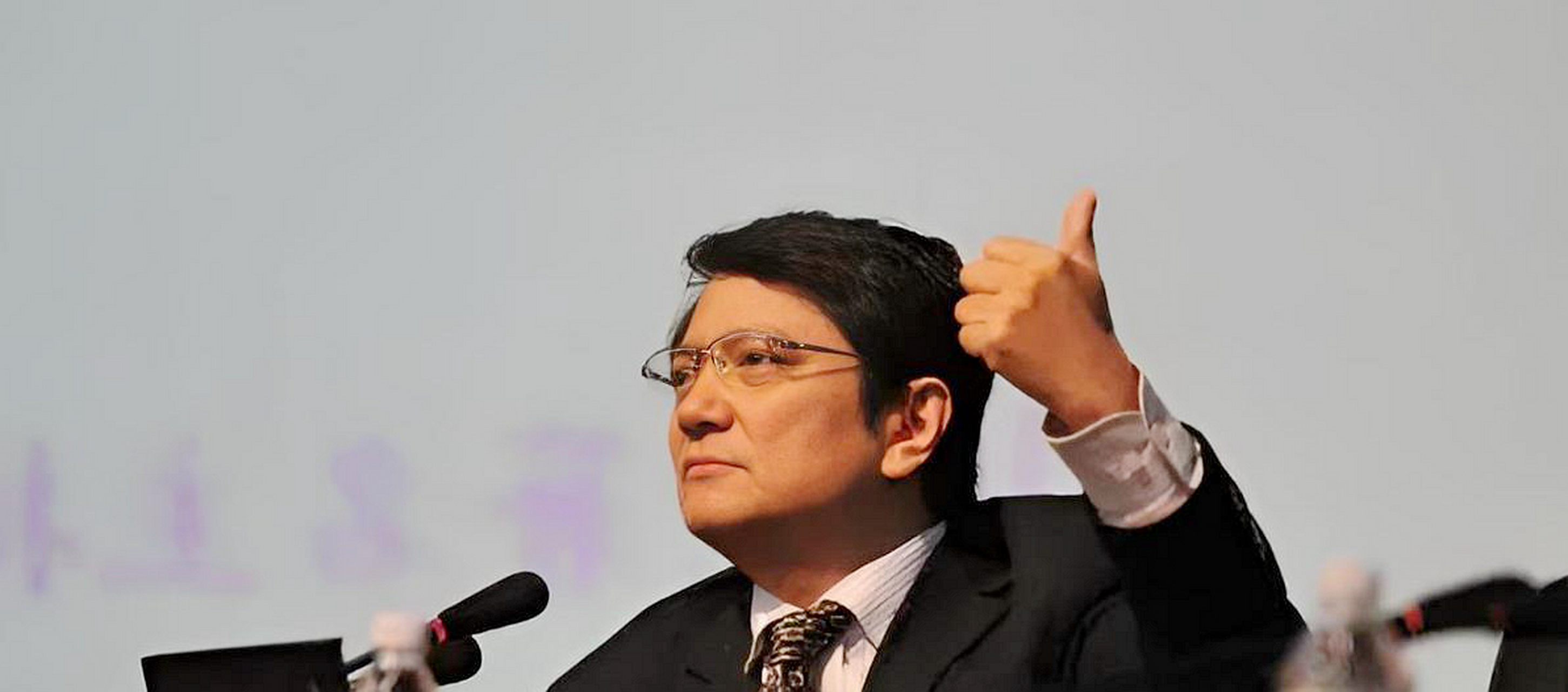 演讲过程中,有人问郑强教授易中天教授的水平!