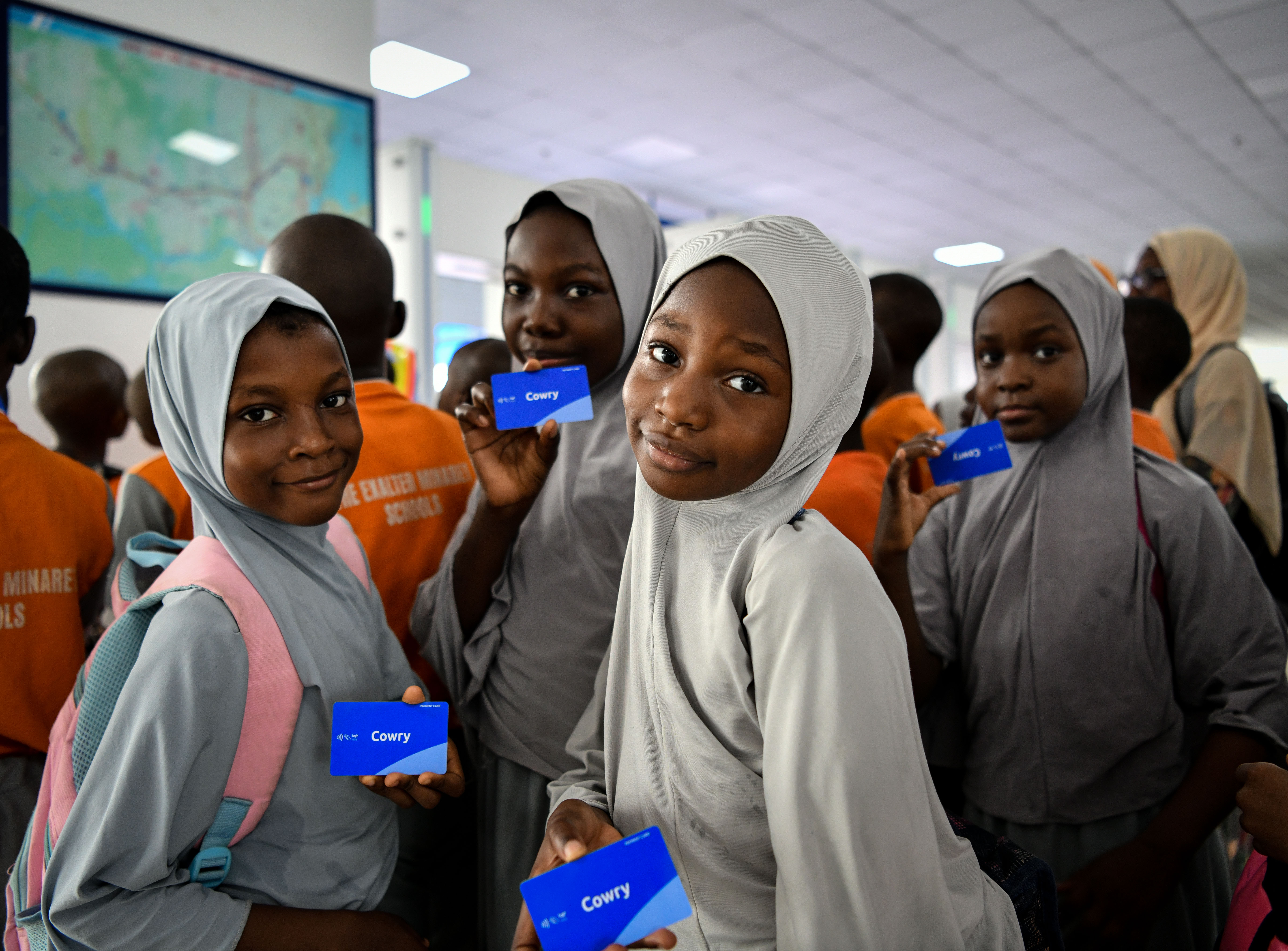 一带一路故事绘|中企承建轻轨助力拉各斯绿色出行