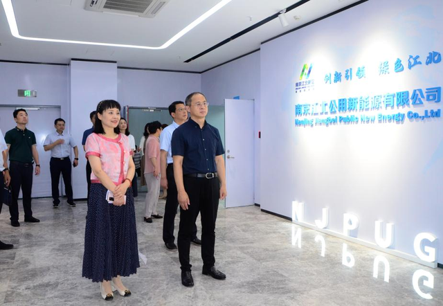 市机关事务管理局调研新区江水源热泵项目