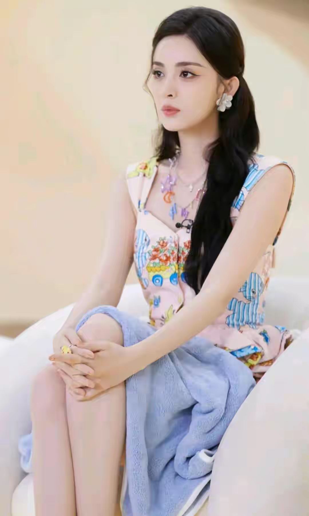 古力娜扎碎花短裙大长腿性感写真