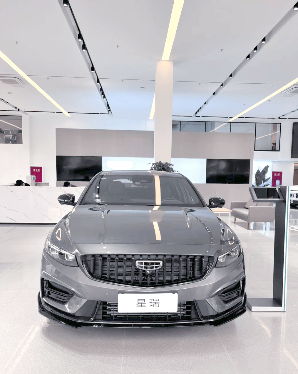 吉利新款轿跑preface亮相,颜值与智能并存,或引领15万级新风尚