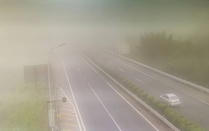 今日凌晨杭州部分高速出现团雾天气 驾车出行这些事雾必注意!