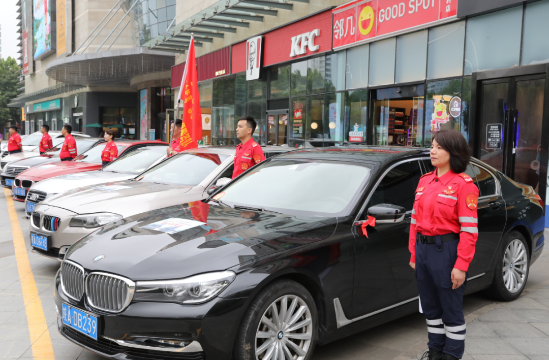 护航高考爱心送考车整装待发