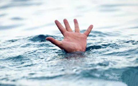 夏季,溺水事件层出不穷,是危害青少年的头号祸首