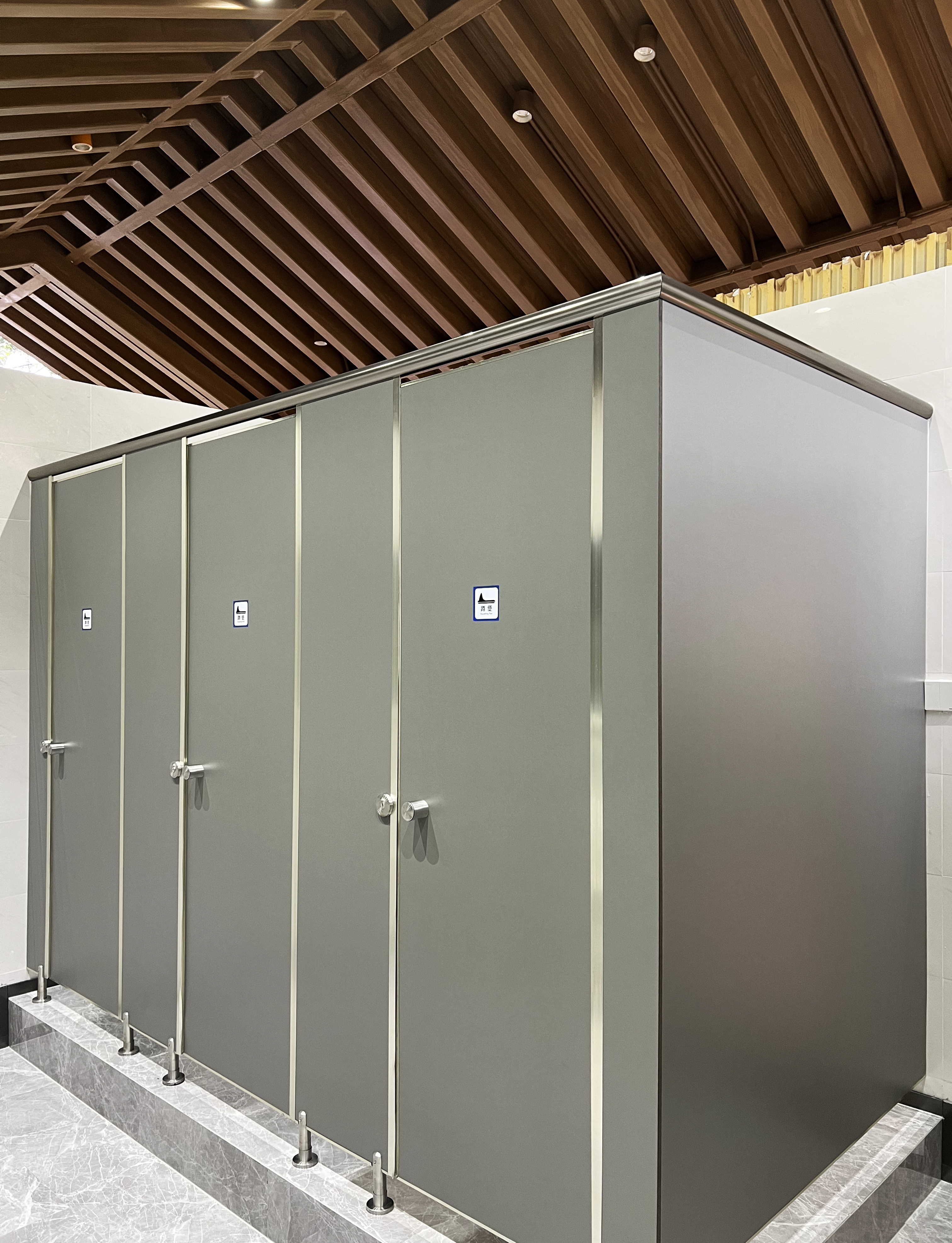 debo案例分享|大顶岭山林公园洗手间隔断应用