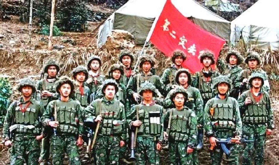 黑豹行动共有31人敢死队,存活的人27年后相聚,队长点名让人奔泪