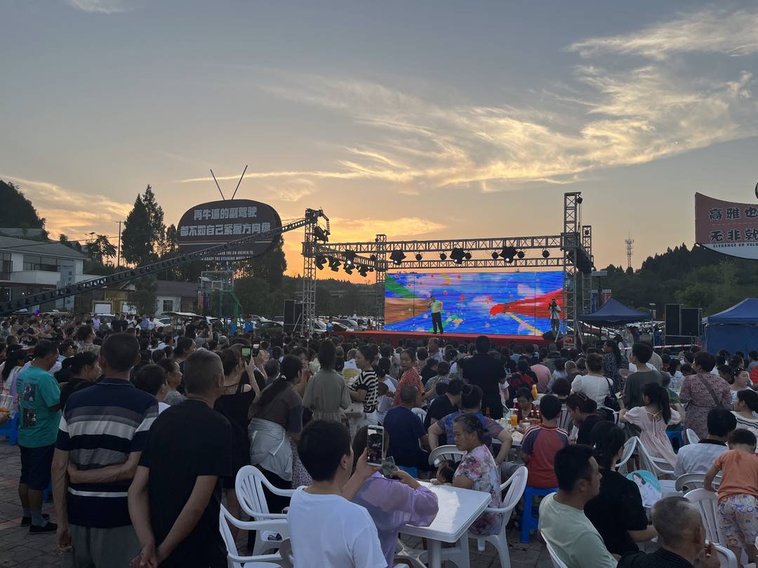 有吃又有耍 四川资阳乐至县小龙虾音乐啤酒节启幕